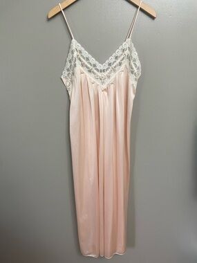 Vintage Barbizon Night Gown Slip Dress peach lace small? Feminine